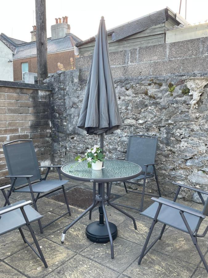 Дом отдыха 4 Bed 5 Double Beds Holidays House Near Train Station