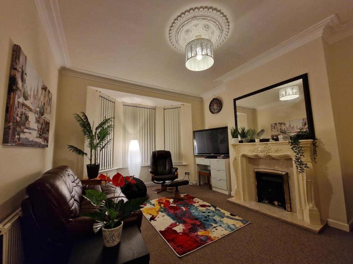 Дом отдыха 4 Bed 5 Double Beds Holidays House Near Train Station