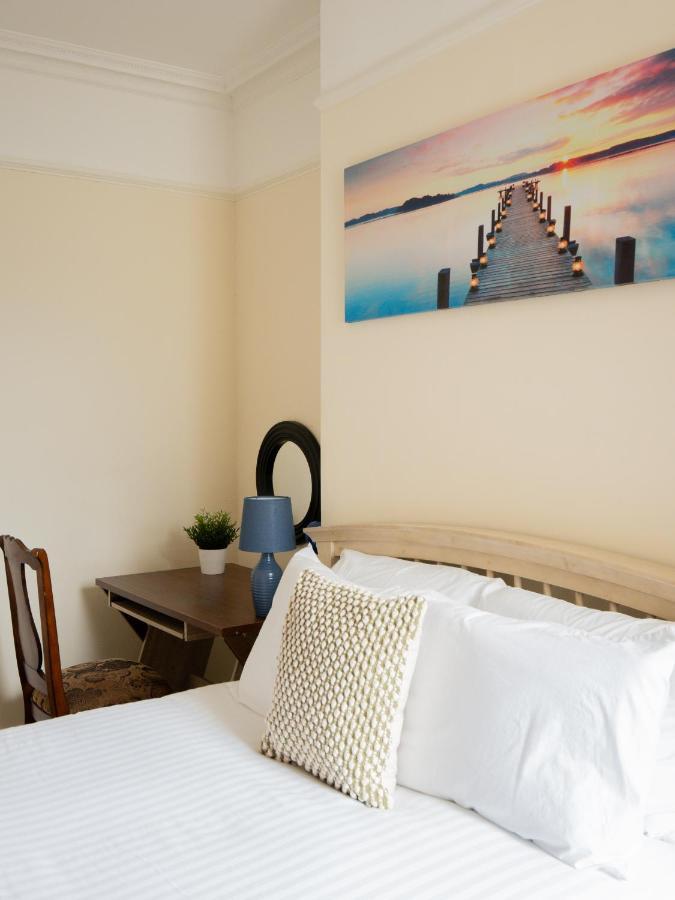 4 Bed 5 Double Beds Holidays House Near Train Station Дом отдыха Плаймаут
