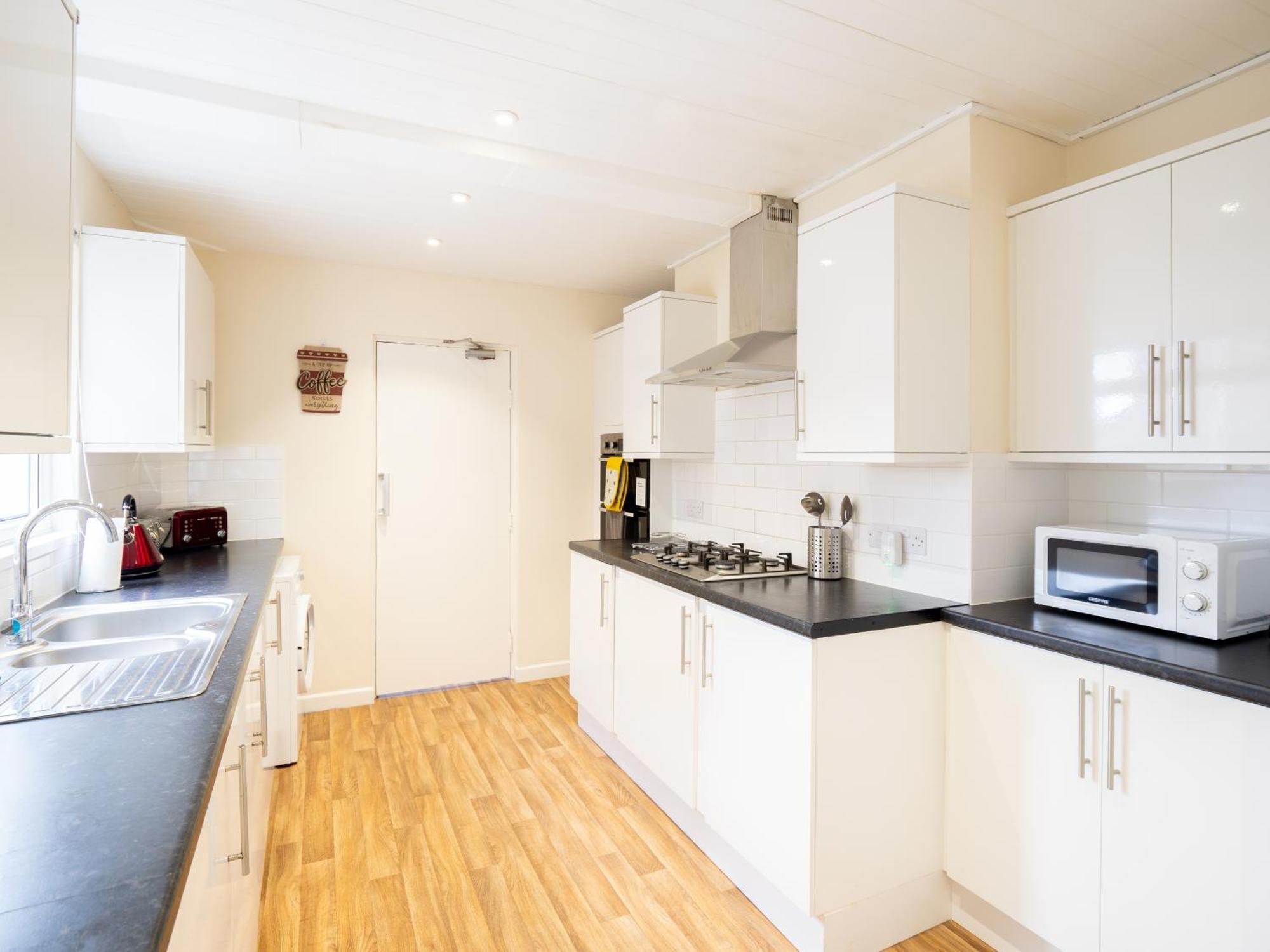 4 Bed 5 Double Beds Holidays House Near Train Station Дом отдыха Плаймаут
